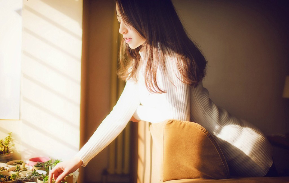 “王印不能动。”刘备摇了摇头，这点上他还是很清醒的，如果能够攻破洛阳，将吕布赶回关中的话，这块王印，如今已经成为了烫手的山芋，刘备是绝不能碰，哪怕他确实有着封王的资格也不行，没有实力，而且也没有打破关中，凭什么封王？